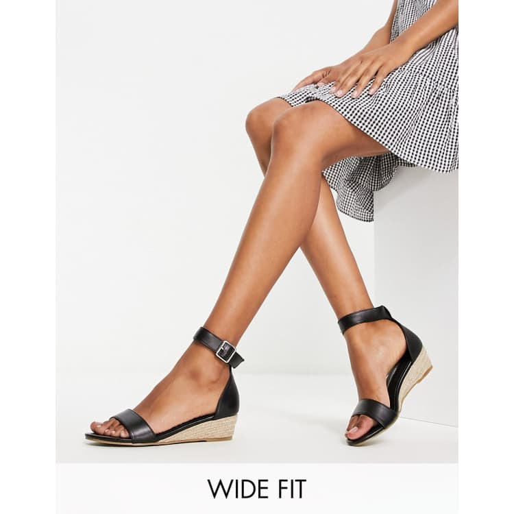 gazon George Stevenson Vooruitzicht Glamorous Wide Fit - Lage sandalen met sleehak in zwart | ASOS