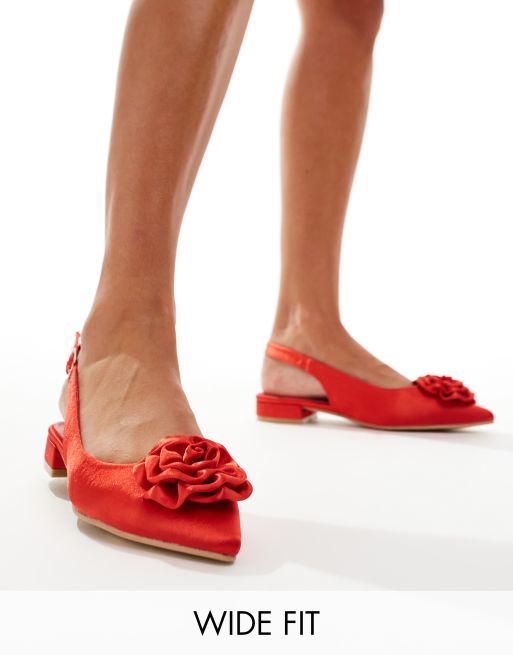 Glamorous Wide Fit – Płaskie czerwone buty z noskami w szpic, paskiem za piętą i ozdobną różą