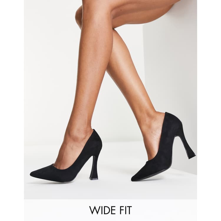 Wide pumps store