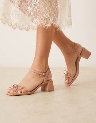 Glamorous Wide Fit - Sandaletten in Beige mit niedrigem Blockabsatz, weite Passform-Neutral