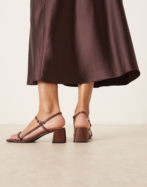 Glamorous Wide Fit - Sandali con tacco largo basso marrone cioccolato, 3 di 4