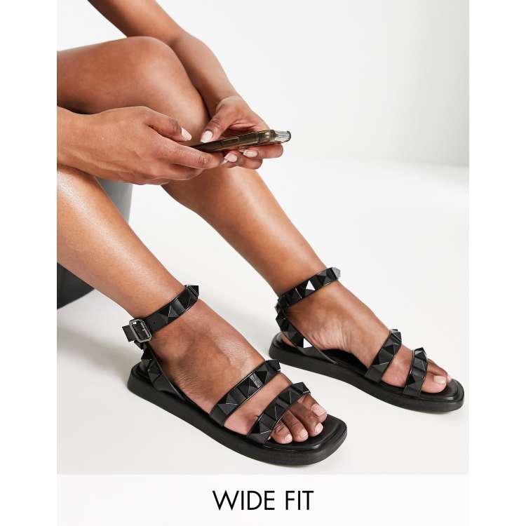 Black flat 2025 sandals wide fit