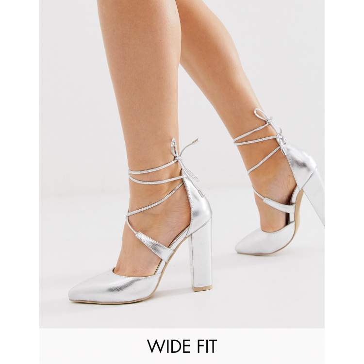 Glamorous block heel deals tie up court