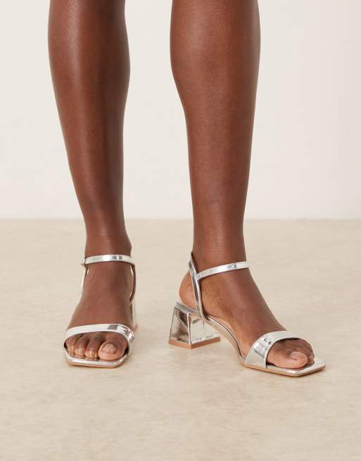 Glamorous Wide Fit – Silverfärgade klacksandaler med låga blockklackar, 4 av 4