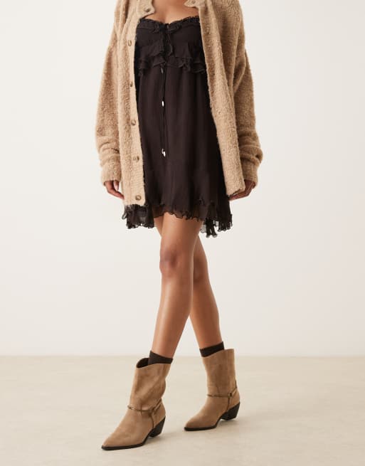 Glamorous Wide Fit western low ankle boots in taupe micro, 3 of 4