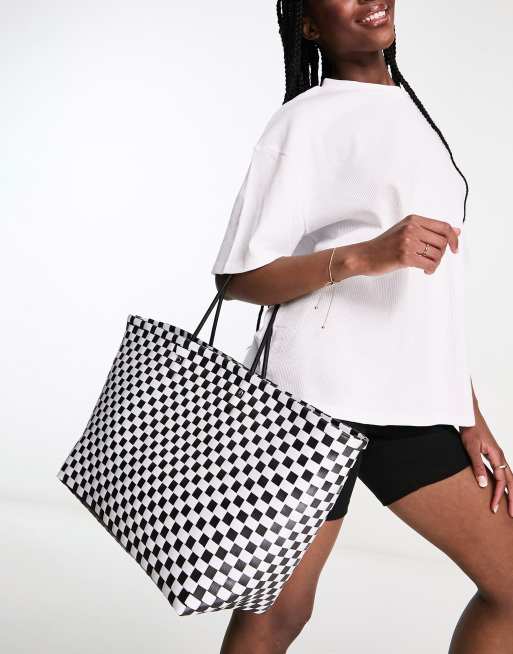 Glamorous woven tote bag in mono gingham