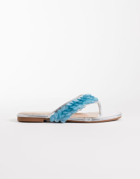 Glamorous – Zehenstegsandalen mit Muscheldetails in Blau - view 1