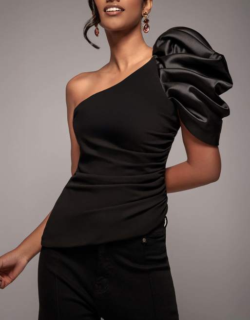 Goddiva One shoulder puffed satin sleeve asymmetric top in black, 3 of 4
