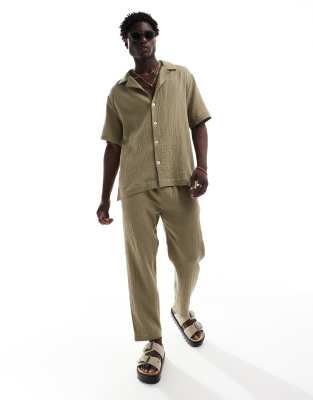 resort beach pants in olive-Green