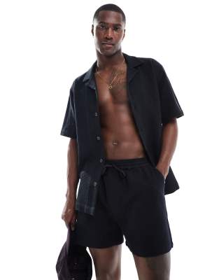 Goldsboro Goldsboro resort beach waffle shorts in black