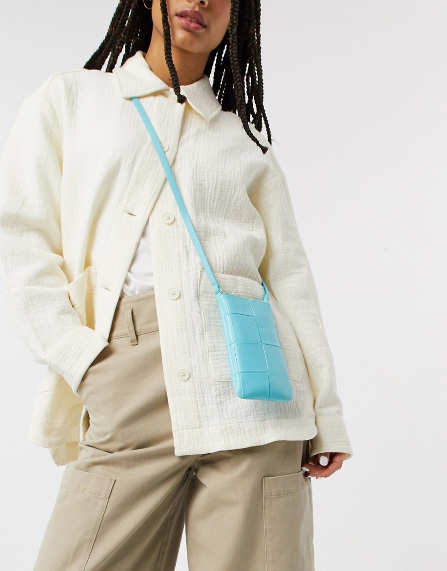 фото Голубой чехол для телефона с ремешком через плечо и плетеным дизайном asos design-синий