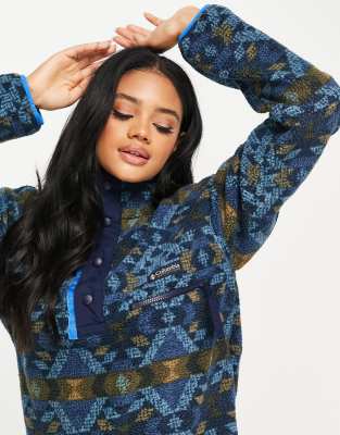 На свежем воздухе  Asos Голубой флисовый топ с ацтекским принтом и застежкой на 1/2 длины Columbia Helvetia