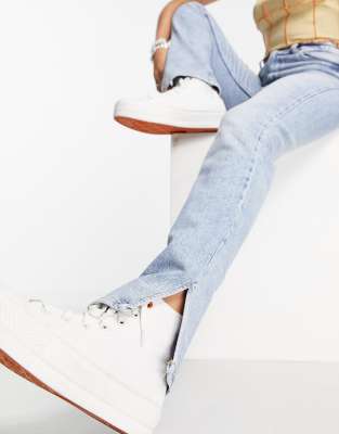 Светлые джинсы  Asos Голубые прямые джинсы с разрезами по краю Bershka-Голубой