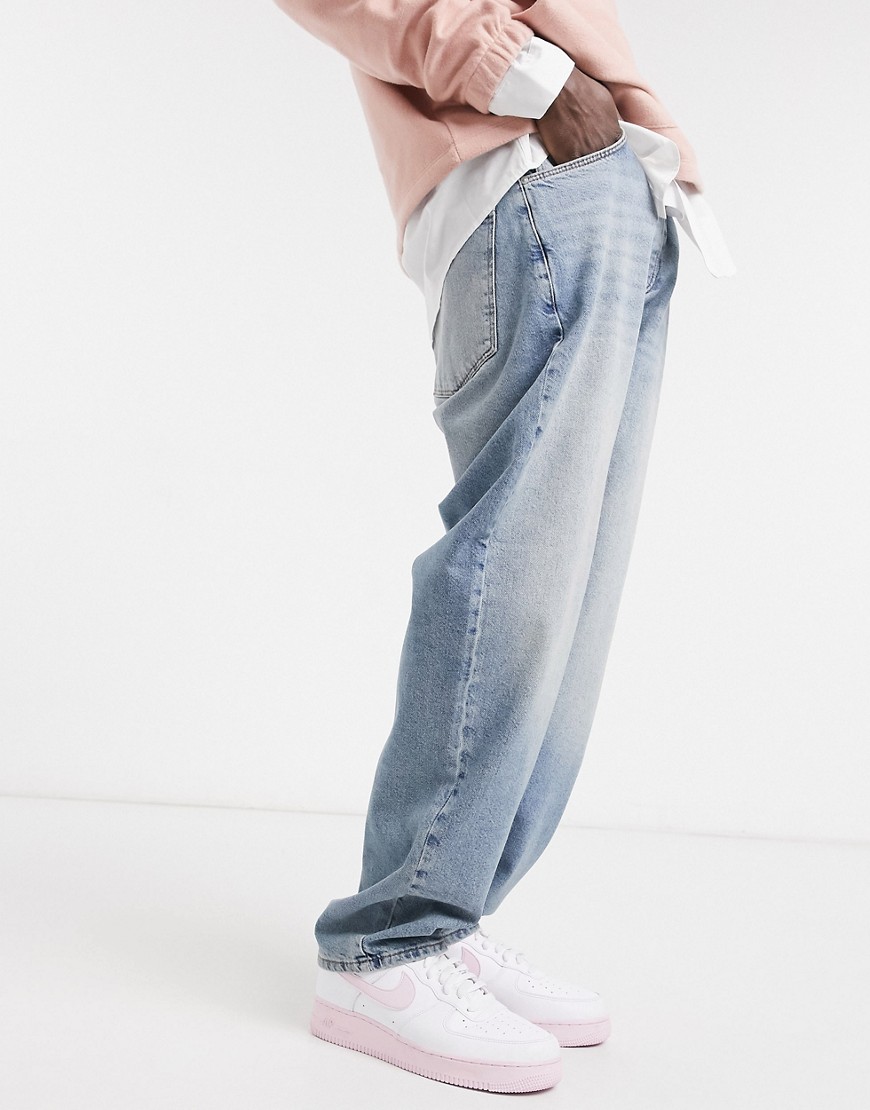 фото Голубые свободные джинсы с эффектом тонирования asos design-голубой