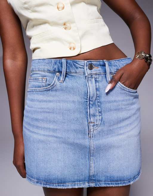 Good American 90s mini skirt in mid blue