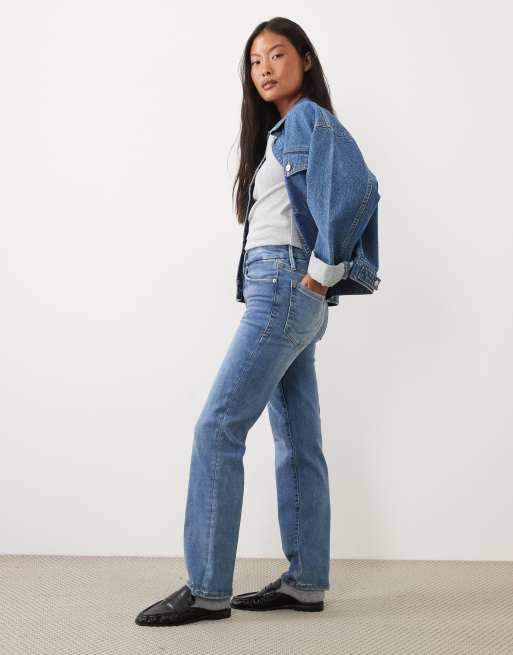 Good American always fits good leg straight jeans in medium blue wash, 3 of 5