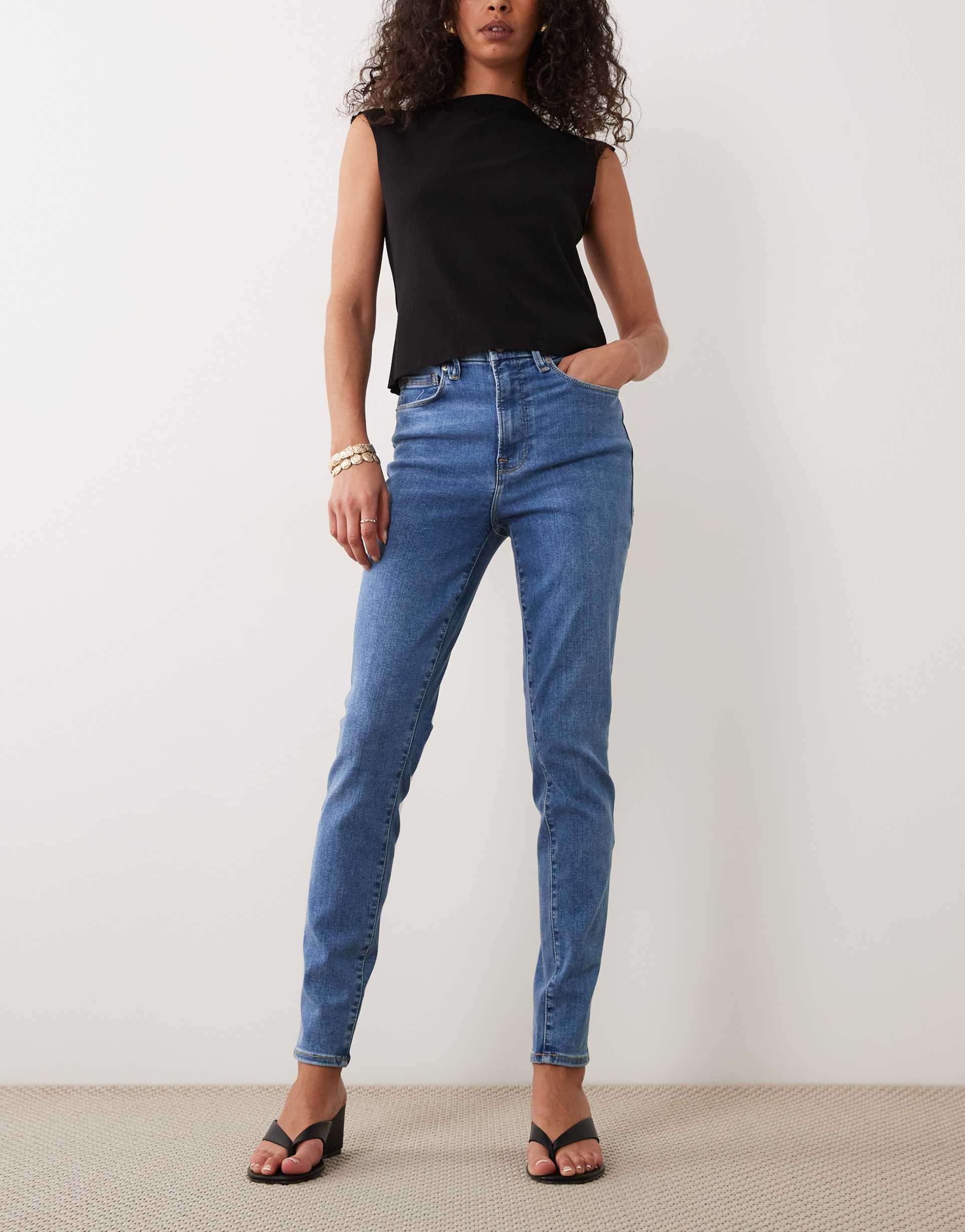 good american always fits good legs skinny jeans in mid blue