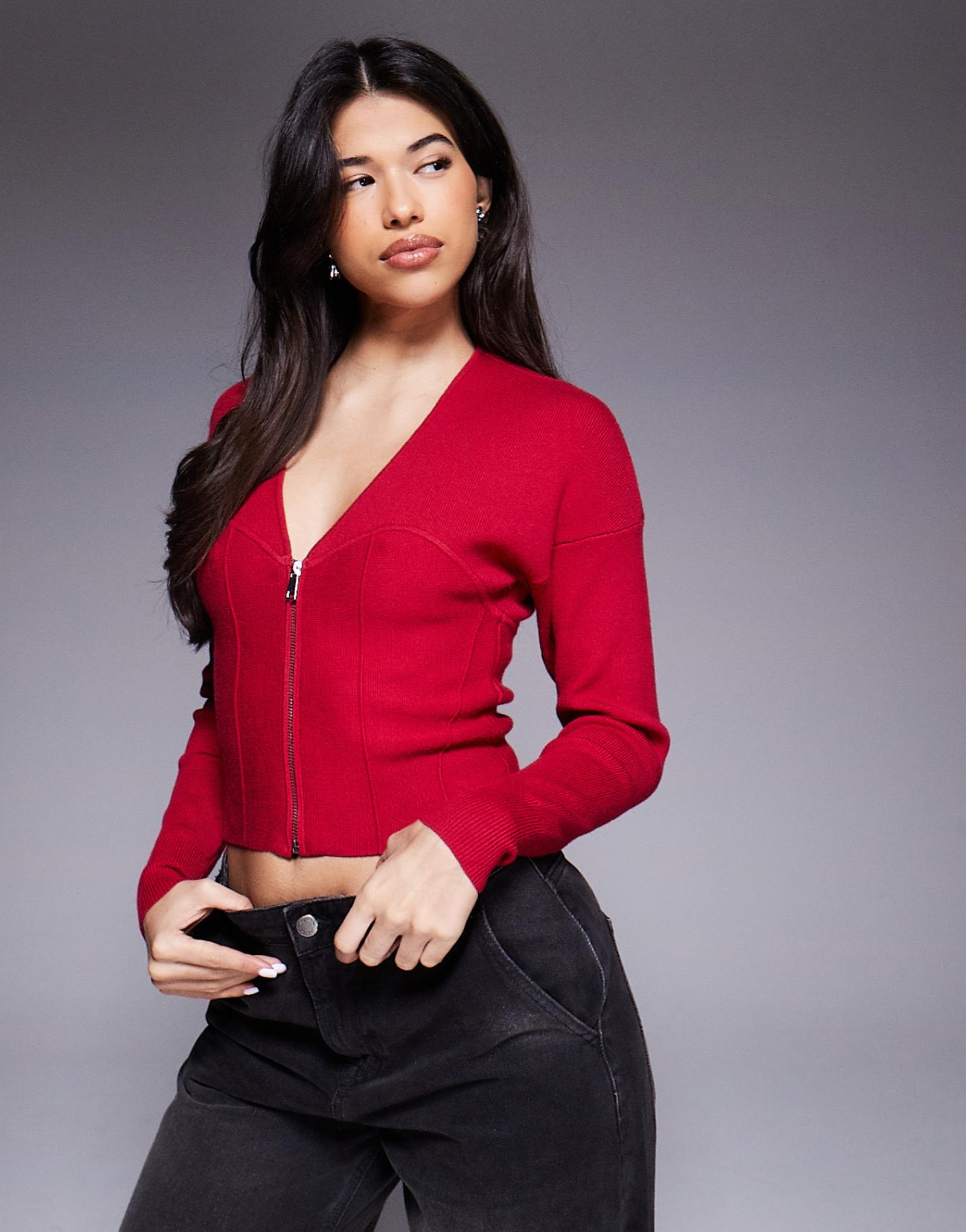 Рубиново-красный кардиган из хорошего американского хлопчатобумажного трикотажа с v-образным вырезом и молнией спереди