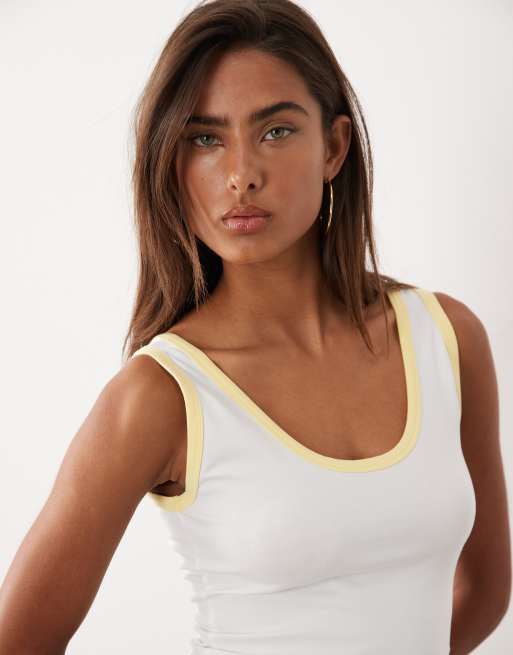 Good American cotton super stretch scoop neck ringer tank top in white, 3 of 4