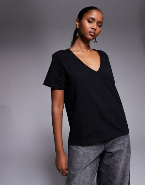 Good American – Czarny T-shirt z dekoltem w szpic - view 1