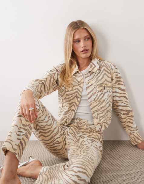 Good American essential crop denim jacket co-ord in brown tiger print - view 1