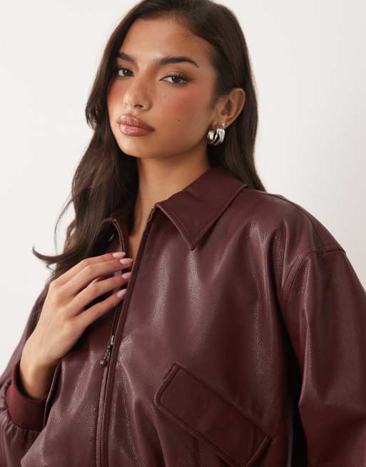Good American faux leather cropped bomber jacket in burgundy, 3 of 4