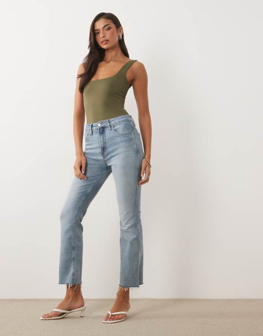 Good American formender moderner Tank-Body mit eckigem Ausschnitt und String in Khaki, 2 von 4
