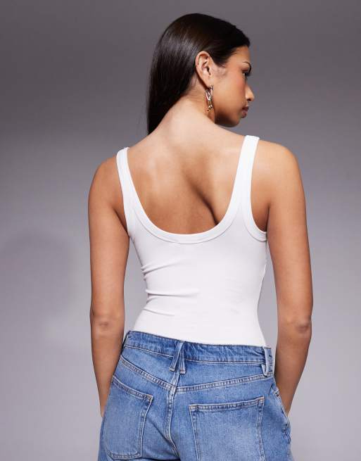 Good American - Geribbelde tank-body met lage ronde hals in wit, 2 van 4
