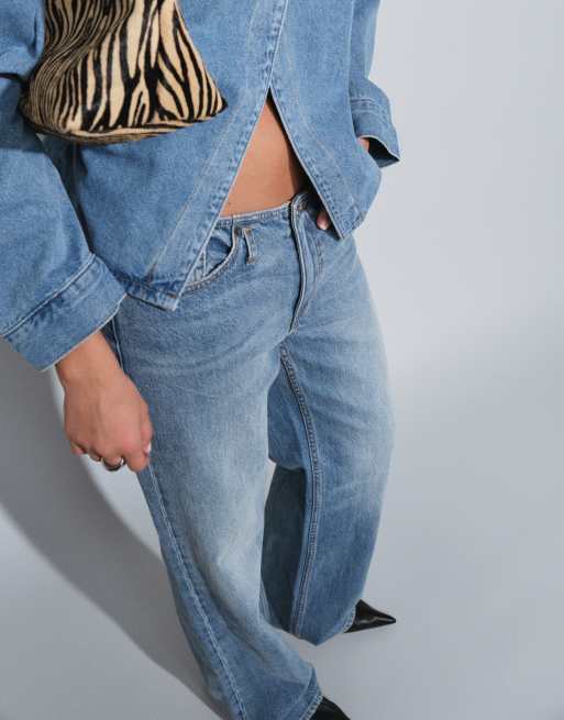 Good American ghost waist low loose jeans in light indigo, 3 of 5