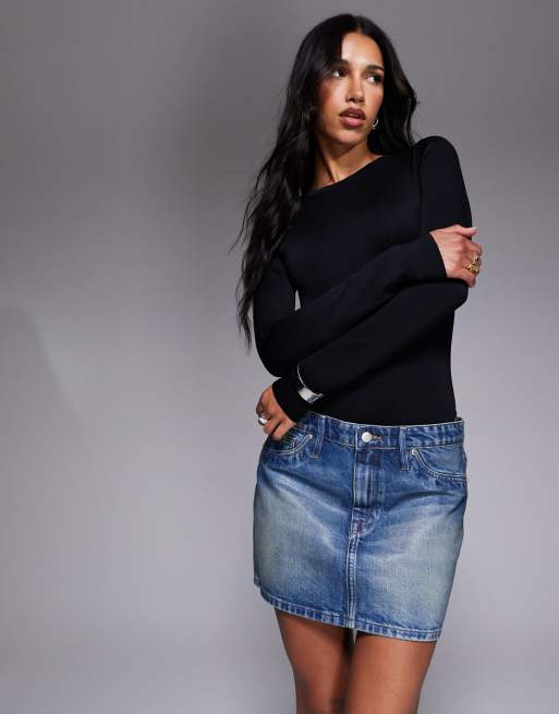 Good American – Good 90s – Beschichteter Minirock mit mittlerer Waschung in Blau, 3 von 5