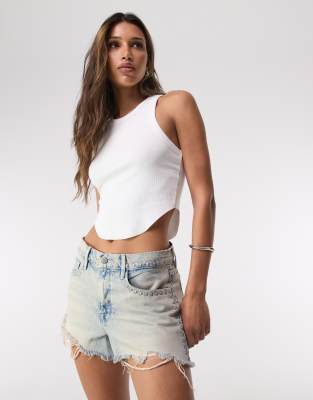 Good American - Good 90s - Shorts in Hellblau mit Nieten-Marineblau