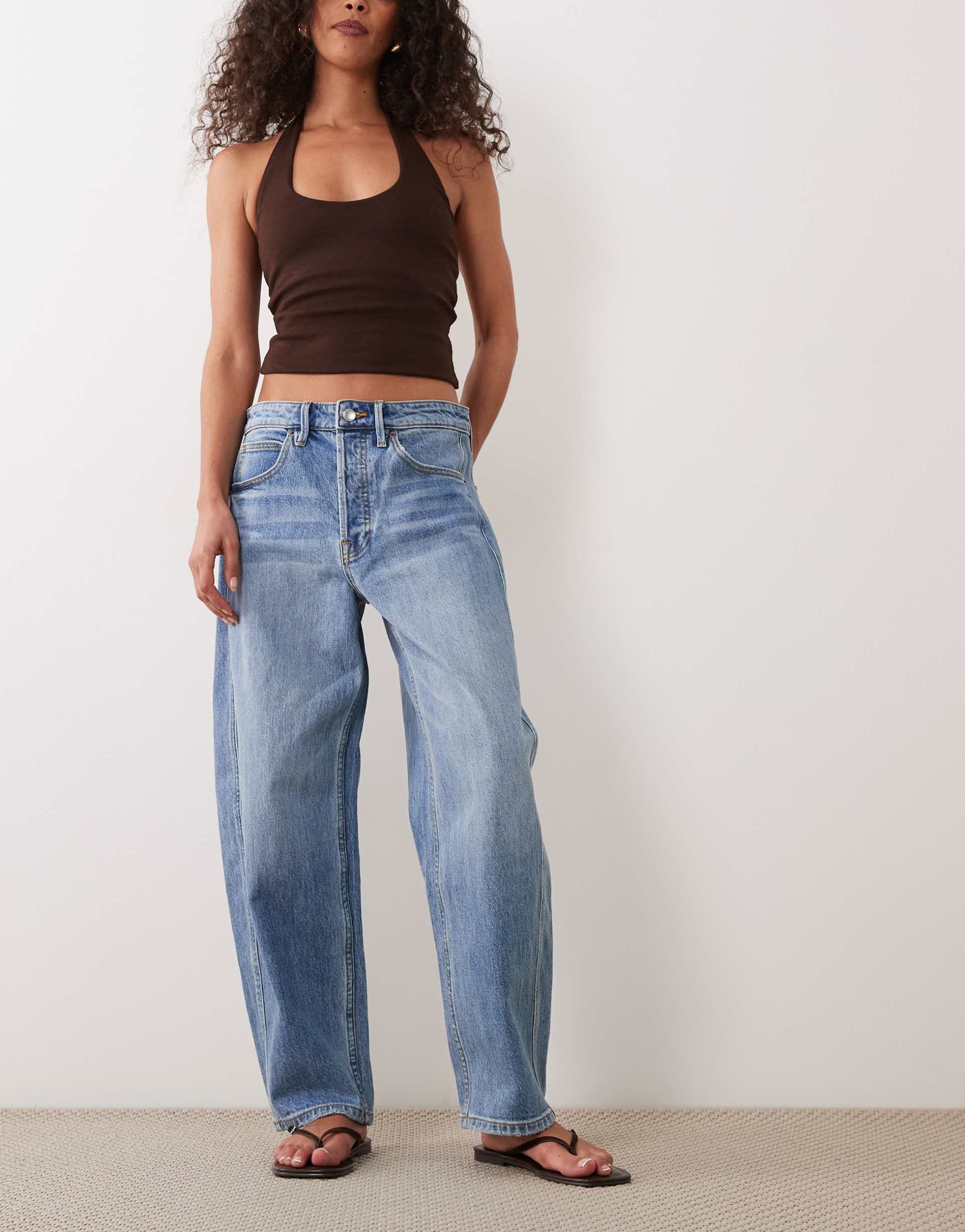 good american good barrel jeans in mid blue wash