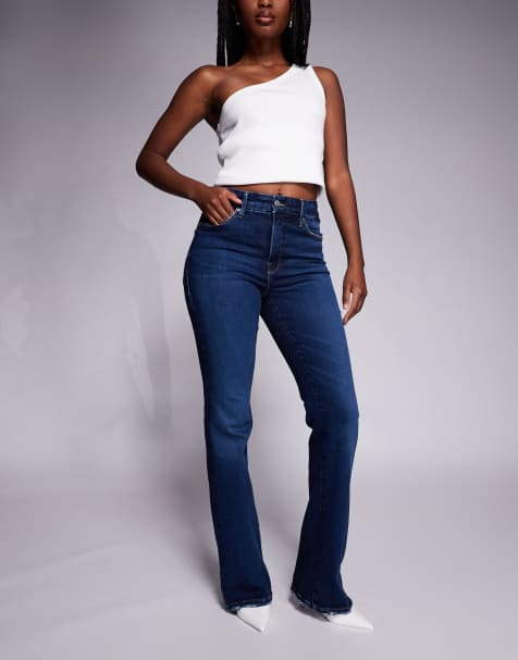 Good American – Good Classic – Bootcut-Jeans aus SoftTech-Denim in Dunkelblau - view 1