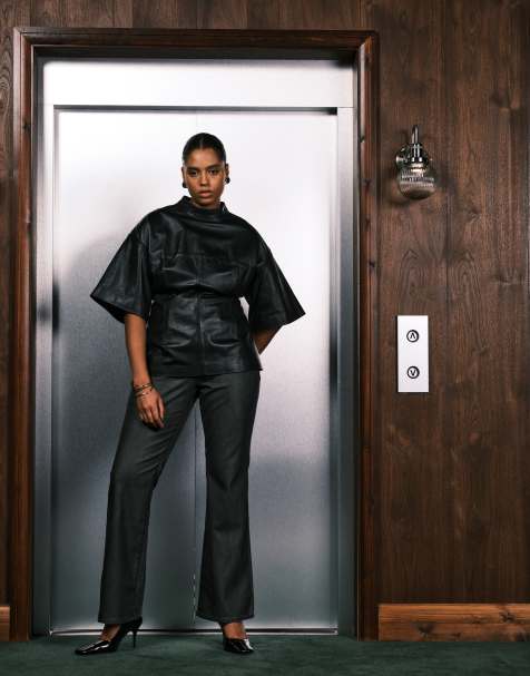 Good American - Good Classic - Pantalon bootcut en similicuir - Noir - view 1