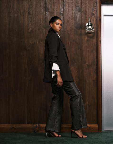 Good American - Good Classic - Pantaloni bootcut in pelle sintetica bordeaux - view 1