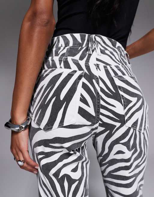 Good American - Good Icon - Jeans dritti con stampa zebrata, 4 di 5