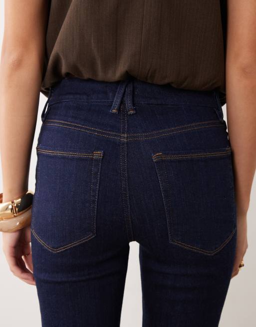 Good American - Good Legs - Cropped jeans med smalt bootcut-snit i mørkeblå vask, 4 af 5