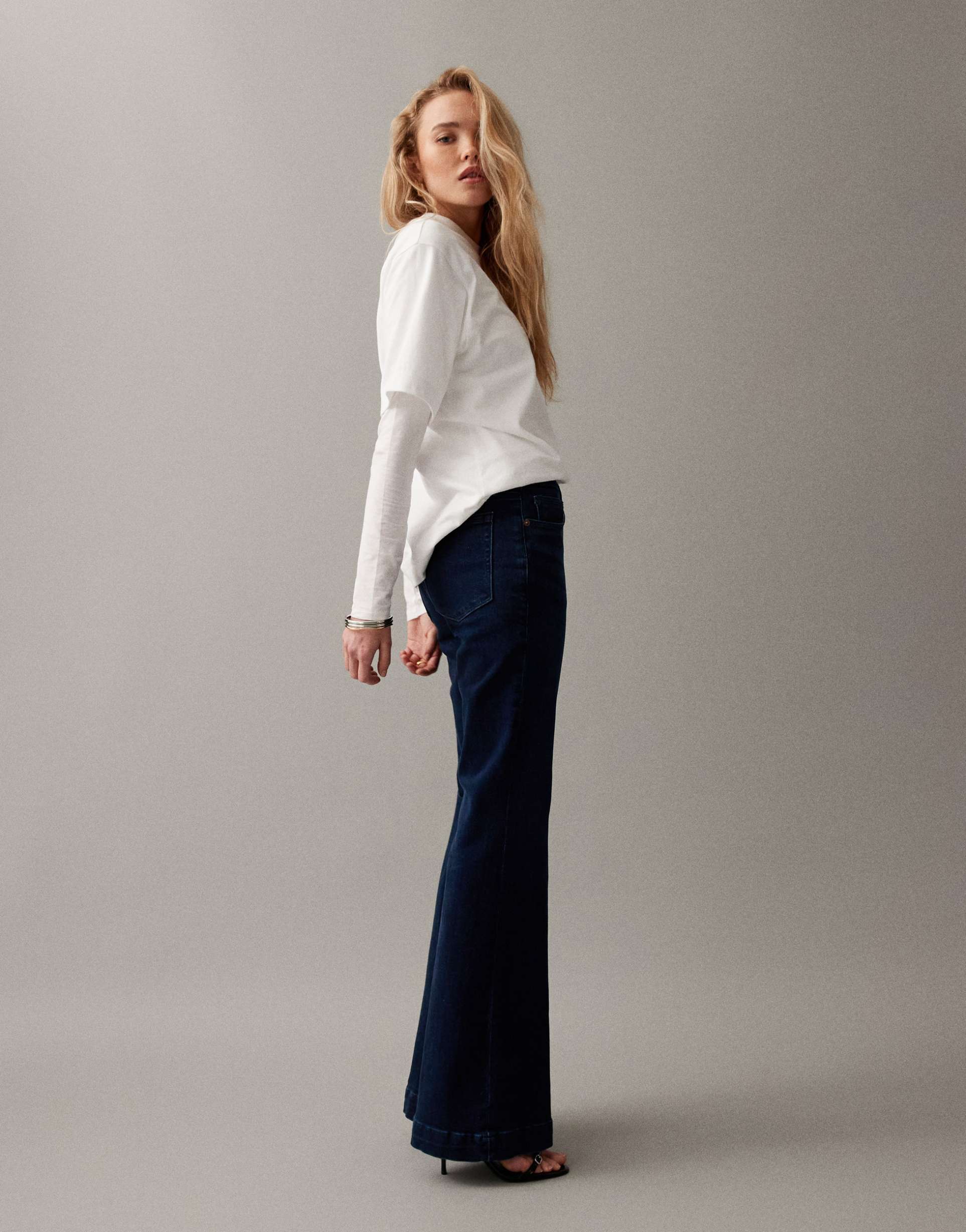 good american good legs flare compression jeans in dark blue wash