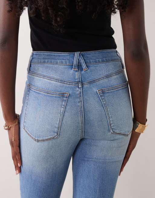 Good American good legs flare jeans in mid light blue wash, 4 of 5