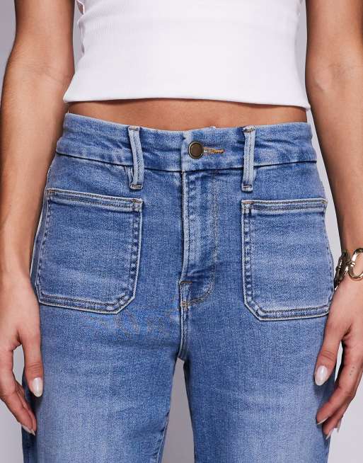 Good American good legs front patch pocket detail flared jeans in light blue wash, 5 of 5