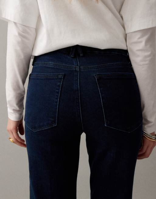 Good American – Good Legs – Mörkblå, tvättade, utsvängda kompressionsjeans, 3 av 7