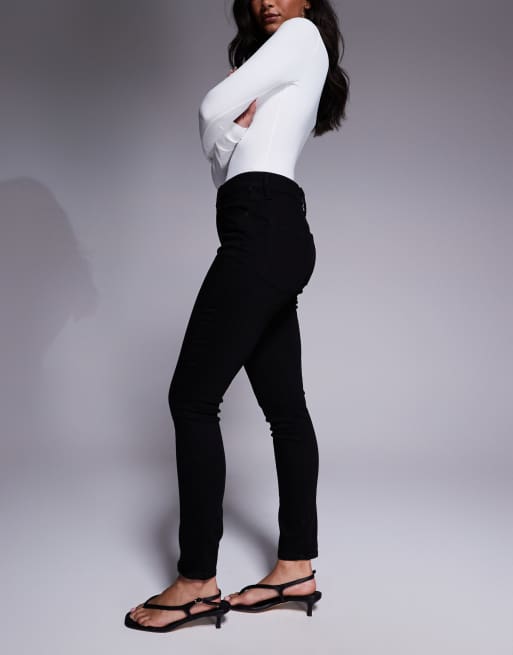 Good American Good Legs skinny jeans in black, 3 of 5