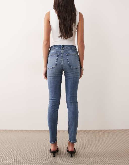 Good American Good Legs skinny jeans in light blue wash, 2 of 5