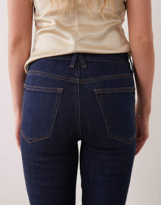 Good American – Good Legs – Straight Jeans in dunkelblauer Waschung, 5 von 5