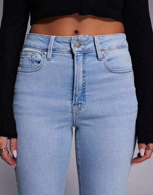 Good American – Good Legs – Straight Jeans in hellblauer Waschung mit mittelhohem Bund, 5 von 5