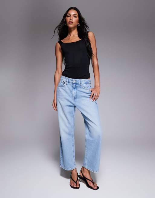 Good American – Good – Ljusblå, avslappnade, ankellånga jeans i 90-talsstil