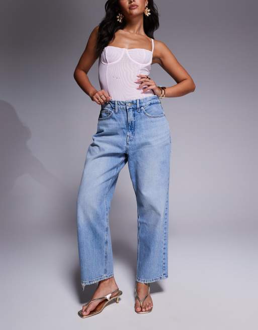 Good American – Good – Mellanblå, avslappnade och korta jeans i 90-talsstil
