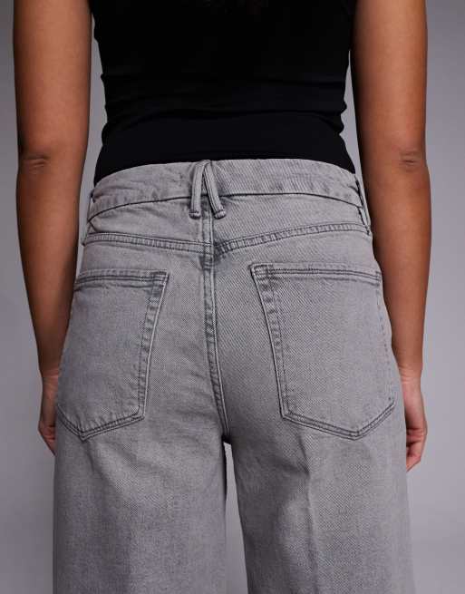 Good American – Good Skate – Cropped-Jeans in verwaschenem Schwarz, 4 von 5