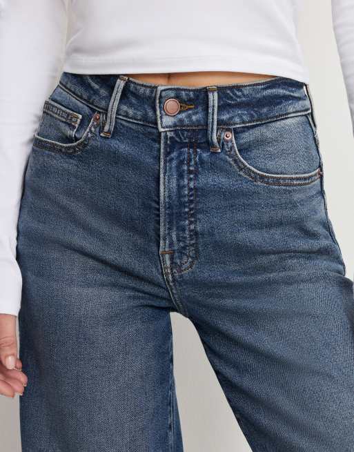 Good American - Good Skate - Mellemblå forvaskede jeans med cropped snit, 3 af 4