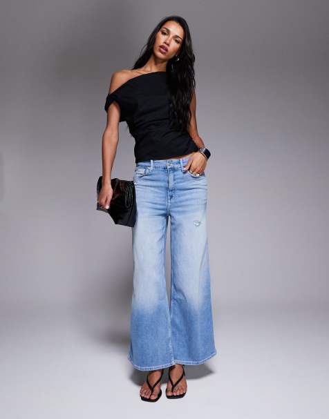 Good American good skate wide leg cropped jeans in mid blue - view 1